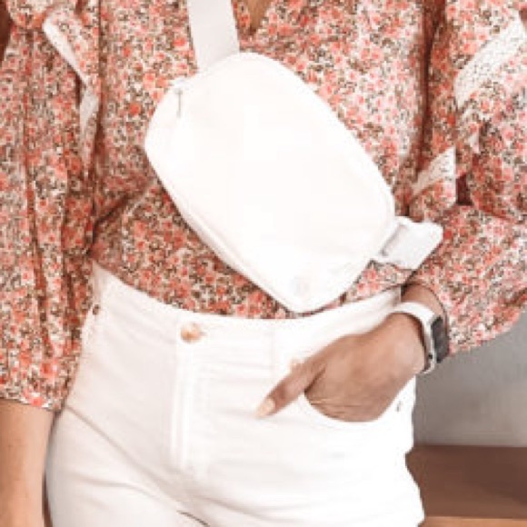 NWT Lululemon white everywhere belt bag 1L - Picture 9 of 9